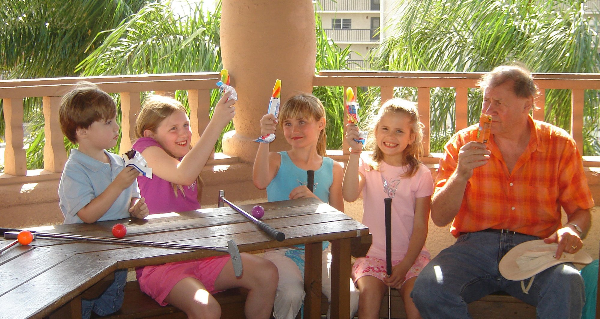 children customers with popsicles2cropped4